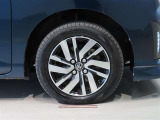 純正のアルミホイール装着車です。タイヤサイズは165/65R14です。