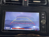 【バックモニター】後ろのカメラの映像をモニターに映し出すことができます!後方の見えない死角や、障害物との距離感をしっかり確認することができます!駐車が苦手な方におすすめです。