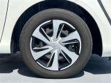 純正15インチスチールホイールを搭載。