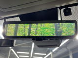 【デジタルインナーミラー】後席の大きな荷物や同乗者で後方が確認しづらい時でも安心!カメラが撮影した車両後方の映像をルームミラー内に表示。クリアな視界で状況の確認が可能です!