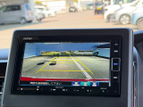 駐車時に便利なバックカメラを装備しています。