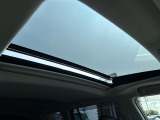【 サンルーフ 】解放感溢れるサンルーフ♪車内には爽やかな風や太陽の穏やかな光が差し込みます♪