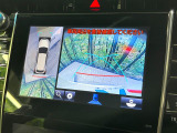 【パノラミックビューモニター】専用のカメラにより、上から見下ろしたような視点で360度クルマの周囲を確認することができます☆死角部分も確認しやすく、狭い場所での切り返しや駐車もスムーズに行えます。