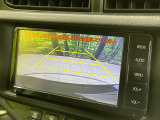 【バックカメラ】駐車時に後方がリアルタイム映像で確認できます。大型商業施設や立体駐車場での駐車時や、夜間のバック時に大活躍!運転スキルに関わらず、今や必須となった装備のひとつです!