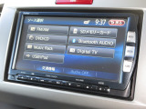 ナビゲーションはギャザズメモリーナビ(VXM-122VFi)を装着しております。AM、FM、CD、DVD再生、Bluetooth、音楽録音再生、フルセグTVがご使用いただけます。