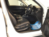 シートはフィット性も良く、楽な運転姿勢を保てます。