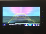 【バックカメラ】運転が苦手な方も車庫入れラクラクです!ギアをリバースに入れれば自動的に切り換わりますので、面倒な操作は不要です♪狭い駐車場もお車を傷つけず安心ですね!