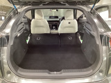 リアシートも簡単格納ができ、大きな荷物もらくらく収納できます!