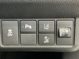 車がカーブの外側へ膨らんだり内側へ巻き込んだりする挙動を防止する横滑り防止装置、障害物センサー、万が一の時にあると心強いホンダセンシング機能-路外逸脱抑制機能・衝突軽減ブレーキ付きです!