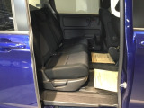 ホンダ車の低床ボディは乗りやすく、足元も広びろですよ。
