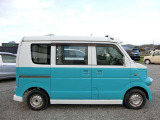 フレンチバス仕様のエブリィ入庫です!水色とホワイトのツートンカラーでオシャレに決まった1台!2名乗車、リアフルフラットに改装済み!キャンプやレジャーにも!
