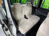 後部座席も気になるようなキズ・汚れやへたり等、大きなダメージはなく、良好な状態です。