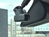 万が一の瞬間も、純正ドラレコ(前後)で安心。事故やトラブル、あおり運転の記録をしっかり残してくれるから、後の手続きもスムーズに。スマホで映像表示できるので、その場で確認できて便利です♪
