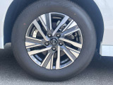 高級感のある純正16インチアルミ☆足元が引き締まって見えますね♪