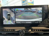 【アラウンドビューモニター】周囲を見渡せる映像で、スムースな駐車をサポートします