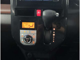 シフトレバーは使いやすい位置に配置です。