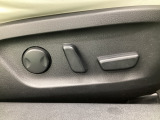 パワーシートを装備!体格や好みに応じたポジションをスムーズに調整できます。