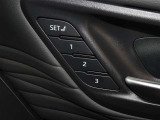 運転席のパワーシートは3名様分までメモリー機能付きです。