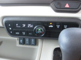 フルオートエアコン付きです。1年中どんな季節でも快適温度に設定が出来るのでドライブや通勤が楽しくなります。