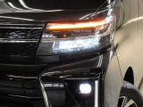 LEDヘッドライトです。デザイン性がよくとても明るいので、夜間の走行や悪天候でも安心です。しかも長寿命!