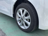 純正アルミホイール付!このお車にぴったりなホイールが付いてます◎