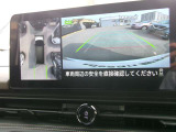 アラウンドビューモニター。クルマを上空から見下ろしているかのような映像で、駐車の際、周囲の安全を確認できます!