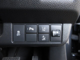 パーキングセンサーや横滑りを防ぐVSA等のスイッチ類は運転席の右側、手の届きやすい位置にあります。