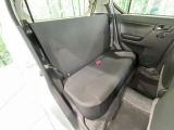 後部座席も気になるようなキズ・汚れやへたり等、大きなダメージはなく、良好な状態です。