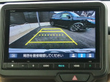 駐車が苦手な方にも安心の、バックカメラ装備です!