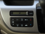 【 ケンウッド社製ナビ・MDV-D504BT 】Bluetooth接続に対応しています。その他、TVやAM/FMラジオの視聴・CDやDVD再生・USB接続などが可能です。