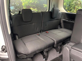 3列目シートはもちろん状態良好☆大人でもゆったりと座って頂けますので、大人数でのお出かけもラクラクです♪ご家族で、気の知れた仲間で、ドライブに行くのが楽しみですね♪