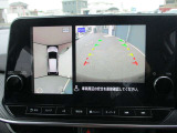 『アラウンドビュ-モニタ-』真上から見下ろしているかのような映像により周囲の状況を知ることで駐車を楽に行う為の支援技術です。