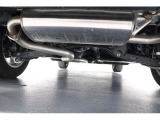 とてもきれいな状態の下回りです。別途下回り防錆塗装やマフラー防錆塗装も承ります。