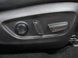 運転席はパワーシートなのでお好みのドライビングポジションに調整可能です♪