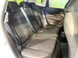 後部座席も気になるようなキズ・汚れやへたり等、大きなダメージはなく、良好な状態です。