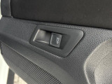 リヤゲートは運転席ドアのスイッチで開閉可能。利便性の高い装備です。
