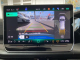 バックカメラと障害物との距離を知れせてくれるパークディスタンスコントロールを装備しています。