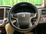【純正革巻きステアリング】上質な革を使用することで、手にしっかり馴染みとても運転しやすいハンドルです♪