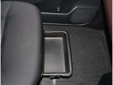 助手席下部に収納スペースあります!