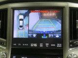 車両後方の映像を映すバックモニター。進路を確認しながら安全に車庫入れできます。