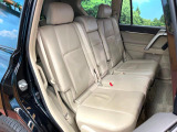後部座席も気になるようなキズ・汚れやへたり等、大きなダメージはなく、良好な状態です。