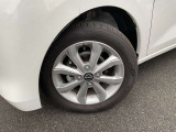 155/65R14インチ&アルミホイルが装着されています。