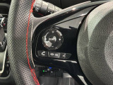 ステアリングにオーディオ操作スイッチが付いています。オーディオ画面に直接タッチしなくても操作が出来ますので、運転に集中できます。