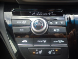 オートエアコンタイプなので細かい操作なしで快適温度に調整してくれます。シートヒーター付きで、冷えた車内でもスイッチを押せば数秒でシートがあたたかくなります。