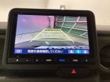 バックモニター付きで、車庫入れやバック時の後方確認をサポート。