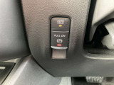 電動ブレーキ&オートホールドでブレーキ力を自動でキープ信号待ちなどの停車時に、ブレーキペダルを踏み続けていなくても自動的にブレーキ力がキープ。ペダルを踏み続けることによる足の疲れを緩和します。