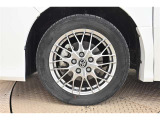 純正なので車に似合うデザインになっていますね。スタッドレスタイヤもご相談下さい。