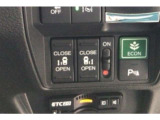 【両側パワースライドドア】両側がパワースライドドアになっており、運転席のスイッチやスマートキーでも開閉が可能です!開口部も広いので乗り降りも楽々♪