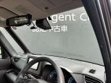 おしゃれな内装でフロントガラスも大きく視界も良好です!