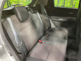 後部座席も気になるようなキズ・汚れやへたり等、大きなダメージはなく、良好な状態です。